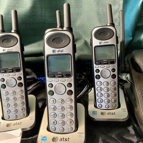 AT&T SynJ SB67138 4-Line Corded/Cordless Phone System + 8x SB67108 Handsets - Picture 2 of 11